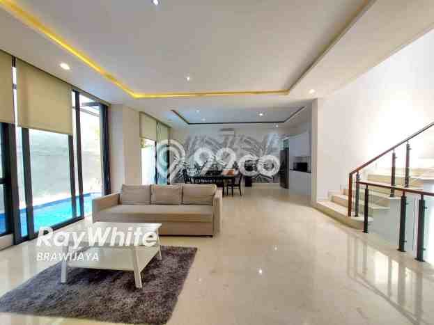 HARGA SPESIAL! Rumah di Cilandak, Dekat Pusat Kota, 4 KM, LT 209m² Bangunan 390m² HARGA SPESIAL! Rumah di Cilandak, Dekat Pusat Kota, 4 KM, LT 209m² Bangunan 390m²