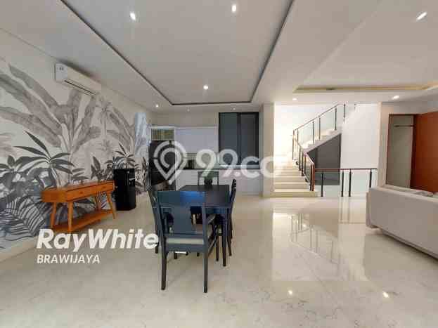 HARGA SPESIAL! Rumah di Cilandak, Dekat Pusat Kota, 4 KM, LT 209m² Bangunan 390m² HARGA SPESIAL! Rumah di Cilandak, Dekat Pusat Kota, 4 KM, LT 209m² Bangunan 390m²
