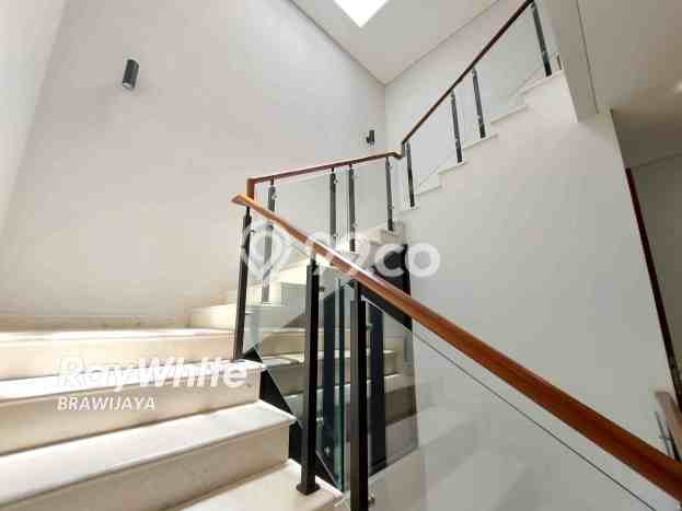 HARGA SPESIAL! Rumah di Cilandak, Dekat Pusat Kota, 4 KM, LT 209m² Bangunan 390m² HARGA SPESIAL! Rumah di Cilandak, Dekat Pusat Kota, 4 KM, LT 209m² Bangunan 390m²