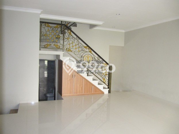 Rumah LT 200m² / LB 260m² Lokasi Strategis di Cilandak, Jakarta Selatan Rumah LT 200m² / LB 260m² Lokasi Strategis di Cilandak, Jakarta Selatan