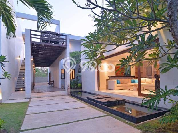 Rumah Nyaman di Nusa Dua, 3 KT, Area Strategis, LT 600m² Bangunan 400m² Rumah Nyaman di Nusa Dua, 3 KT, Area Strategis, LT 600m² Bangunan 400m²
