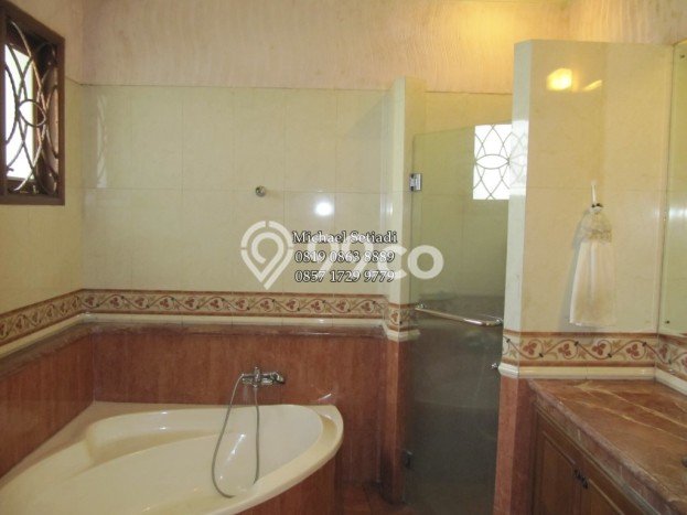Rumah Premium 5 KT 5 KM di Kompleks Perumahan TB Simatupang, Jakarta Selatan Rumah Premium 5 KT 5 KM di Kompleks Perumahan TB Simatupang, Jakarta Selatan