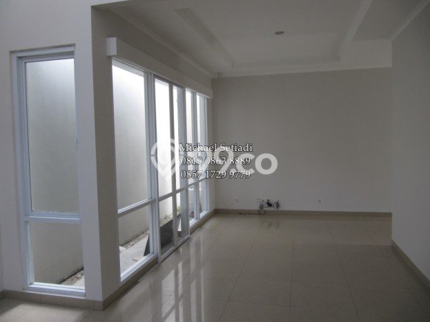 Rumah 3 KT 3 KM Luas Tanah 152m², LB 180m² di Bintaro, Jakarta Selatan Rumah 3 KT 3 KM Luas Tanah 152m², LB 180m² di Bintaro, Jakarta Selatan