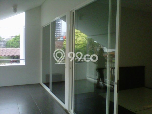 Jual Cepat Rumah dengan Luas Tanah 230m² dan Luas Bangunan 300m² di Area Cipete, Jakarta Selatan Jual Cepat Rumah dengan Luas Tanah 230m² dan Luas Bangunan 300m² di Area Cipete, Jakarta Selatan
