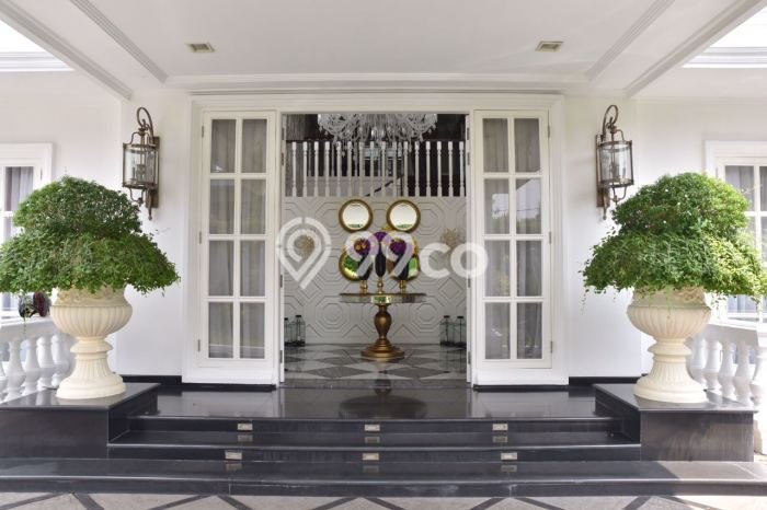 Rumah Elit Modern Tanpa Renovasi di Pejaten Jakarta Selatan Rumah Elit Modern Tanpa Renovasi di Pejaten Jakarta Selatan