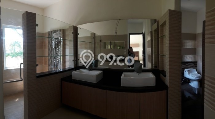 For Sale! Luxury House LT 300m2 Desain Modern di Alam Sutera For Sale! Luxury House LT 300m2 Desain Modern di Alam Sutera
