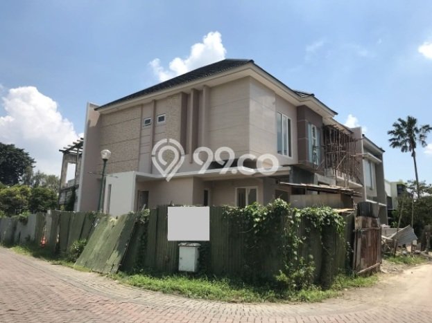 Hunian Mewah LB 285m2 Siap Huni Desain Elegan di Citraland, Surabaya Hunian Mewah LB 285m2 Siap Huni Desain Elegan di Citraland, Surabaya