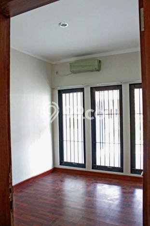 Hunian Nyaman Asri 3 KT Siap Huni di Bintaro Tangerang Selatan Hunian Nyaman Asri 3 KT Siap Huni di Bintaro Tangerang Selatan