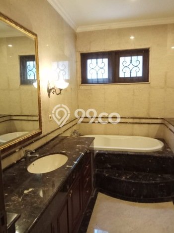 Rumah Elit Modern Tanpa Renovasi di Kuningan Jakarta Selatan Rumah Elit Modern Tanpa Renovasi di Kuningan Jakarta Selatan