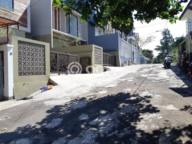 Rumah Berkualitas Cigadung, Bandung, LT 104m² LB 90m² Rumah Berkualitas Cigadung, Bandung, LT 104m² LB 90m²