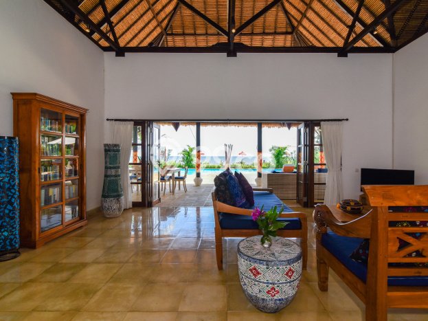 B01 - Villa Dipinggir Pantai Dengan 4 Kamar Tidur Dekat Lovina B01 - Villa Dipinggir Pantai Dengan 4 Kamar Tidur Dekat Lovina