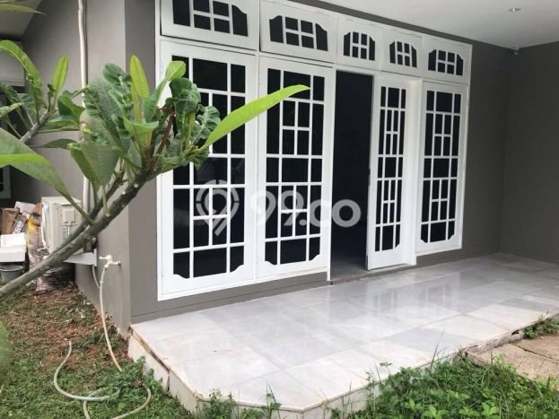 Rumah lama bangunan terawat di Jl. Gaharu, Cilandak Rumah lama bangunan terawat di Jl. Gaharu, Cilandak