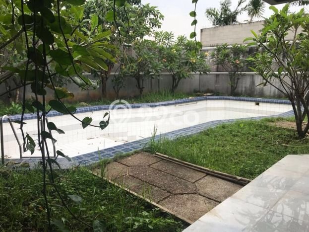 Rumah lama bangunan terawat di Jl. Gaharu, Cilandak Rumah lama bangunan terawat di Jl. Gaharu, Cilandak