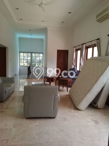 Rumah Mewah di Lingkungan Elit Jl. Simprug Golf, Jakarta Selatan Rumah Mewah di Lingkungan Elit Jl. Simprug Golf, Jakarta Selatan