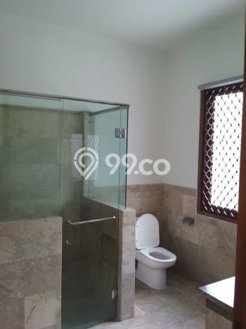 Rumah Mewah di Lingkungan Elit Jl. Simprug Golf, Jakarta Selatan Rumah Mewah di Lingkungan Elit Jl. Simprug Golf, Jakarta Selatan