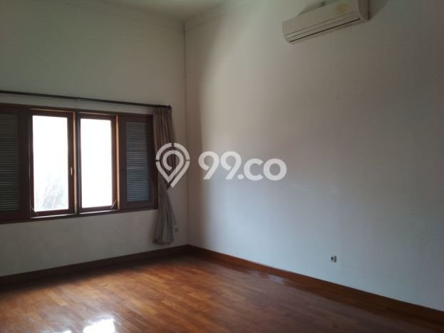 Rumah Mewah di Lingkungan Elit Jl. Simprug Golf, Jakarta Selatan Rumah Mewah di Lingkungan Elit Jl. Simprug Golf, Jakarta Selatan