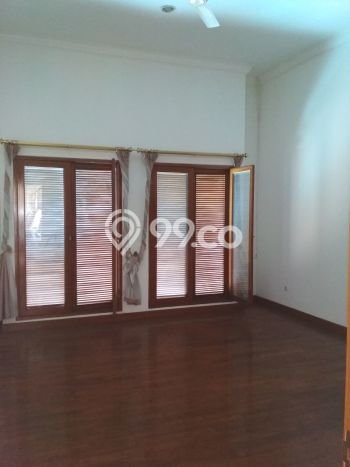 Rumah Mewah di Lingkungan Elit Jl. Simprug Golf, Jakarta Selatan Rumah Mewah di Lingkungan Elit Jl. Simprug Golf, Jakarta Selatan