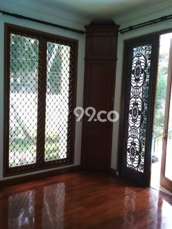 Rumah Mewah di Lingkungan Elit Jl. Simprug Golf, Jakarta Selatan Rumah Mewah di Lingkungan Elit Jl. Simprug Golf, Jakarta Selatan