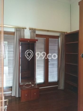 Rumah Mewah di Lingkungan Elit Jl. Simprug Golf, Jakarta Selatan Rumah Mewah di Lingkungan Elit Jl. Simprug Golf, Jakarta Selatan
