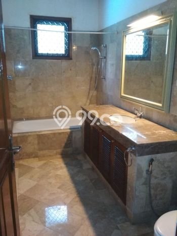 Rumah Mewah di Lingkungan Elit Jl. Simprug Golf, Jakarta Selatan Rumah Mewah di Lingkungan Elit Jl. Simprug Golf, Jakarta Selatan