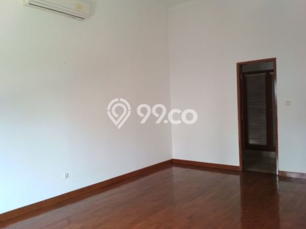 Rumah Mewah di Lingkungan Elit Jl. Simprug Golf, Jakarta Selatan Rumah Mewah di Lingkungan Elit Jl. Simprug Golf, Jakarta Selatan