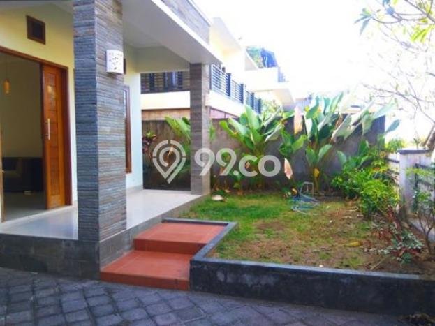 LOKASI PREMIUM! Rumah area Jimbaran, 4 KT, Lingkungan Tenang, LT 144m² Bangunan 135m² LOKASI PREMIUM! Rumah area Jimbaran, 4 KT, Lingkungan Tenang, LT 144m² Bangunan 135m²