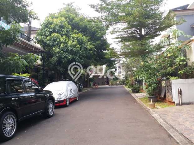 Rumah Elit Modern Tanpa Renovasi di Lebak Bulus Jakarta Selatan Rumah Elit Modern Tanpa Renovasi di Lebak Bulus Jakarta Selatan