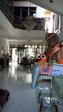 Rumah Elit LB 459m2 Siap Pakai Desain Elegan di Kertajaya, Surabaya Rumah Elit LB 459m2 Siap Pakai Desain Elegan di Kertajaya, Surabaya