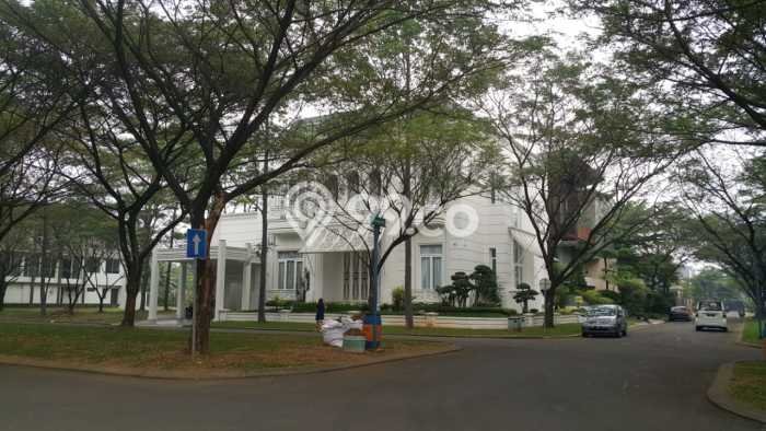 Jual Rumah Mewah Elegan Dengan View Eksklusif di Alam Sutera, Tangerang Jual Rumah Mewah Elegan Dengan View Eksklusif di Alam Sutera, Tangerang