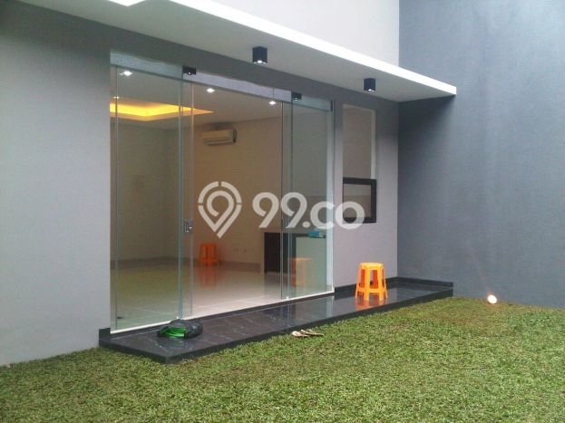 SPECIAL PRICE! Rumah Asri di , LT 200m2m² LB 300m2m² SPECIAL PRICE! Rumah Asri di , LT 200m2m² LB 300m2m²