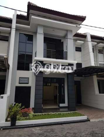 GOOD DEAL! Rumah Premium di Manyar, LT 104m² Bangunan 180m² GOOD DEAL! Rumah Premium di Manyar, LT 104m² Bangunan 180m²