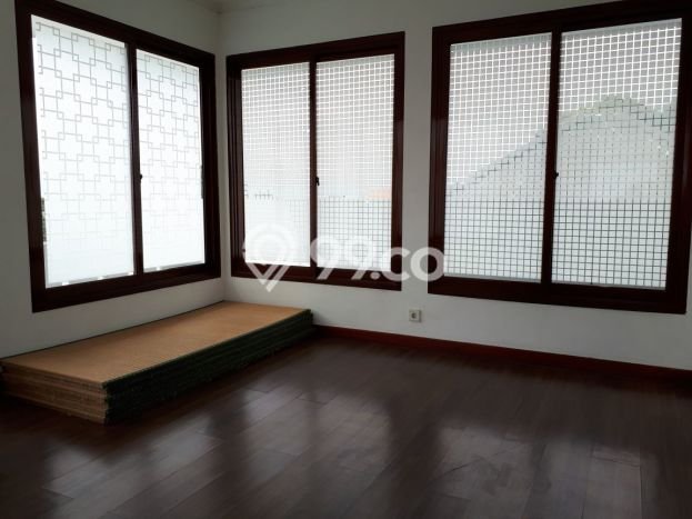 Rumah Elit LB 350m2 Siap Huni Desain Elegan di Setra Sari, Bandung Rumah Elit LB 350m2 Siap Huni Desain Elegan di Setra Sari, Bandung