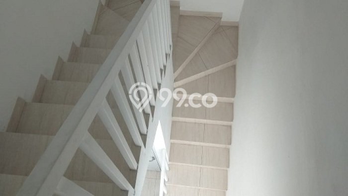 Rumah Luas Asri 4 KT Siap Pakai di Pejaten Jakarta Selatan Rumah Luas Asri 4 KT Siap Pakai di Pejaten Jakarta Selatan