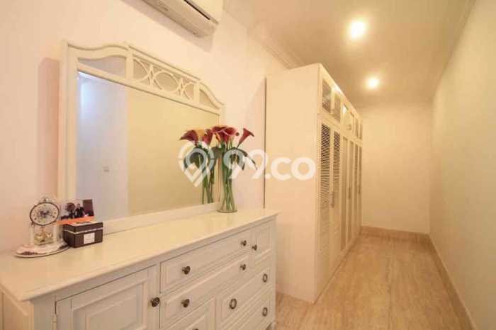 Rumah Elit LB 600m2 Siap Huni Desain Elegan di Meruya, Jakarta Barat Rumah Elit LB 600m2 Siap Huni Desain Elegan di Meruya, Jakarta Barat