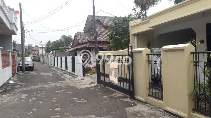 Rumah Elit LB 220m2 Siap Huni Desain Elegan di Jati Padang, Jakarta Selatan Rumah Elit LB 220m2 Siap Huni Desain Elegan di Jati Padang, Jakarta Selatan