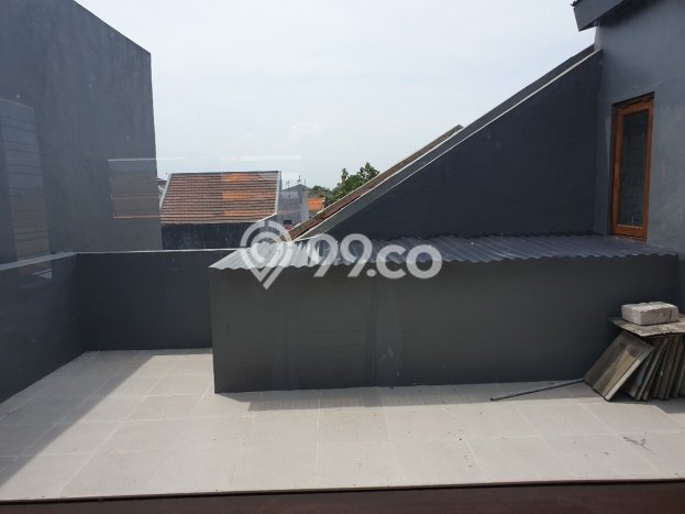 Dijual Rumah 4 Kamar Lokasi Ideal Bagus dan Strategis di Tambaksari Dijual Rumah 4 Kamar Lokasi Ideal Bagus dan Strategis di Tambaksari