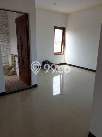 Dijual Rumah 4 Kamar Lokasi Ideal Bagus dan Strategis di Tambaksari Dijual Rumah 4 Kamar Lokasi Ideal Bagus dan Strategis di Tambaksari