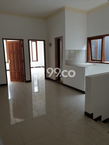 Dijual Rumah 4 Kamar Lokasi Ideal Nyaman dan Strategis di Tambaksari Dijual Rumah 4 Kamar Lokasi Ideal Nyaman dan Strategis di Tambaksari