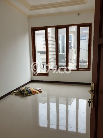 Dijual Rumah 4 Kamar Lokasi Ideal Nyaman dan Strategis di Tambaksari Dijual Rumah 4 Kamar Lokasi Ideal Nyaman dan Strategis di Tambaksari