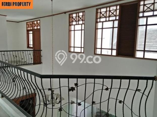 Rumah Minimalis 5 Kamar LT 180m2 di Citra Grand Rumah Minimalis 5 Kamar LT 180m2 di Citra Grand