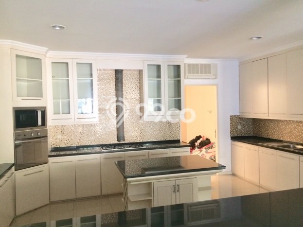 Hunian Modern dengan LT 642m2 & LB 533m2 Dikontrakkan di Cipete Hunian Modern dengan LT 642m2 & LB 533m2 Dikontrakkan di Cipete