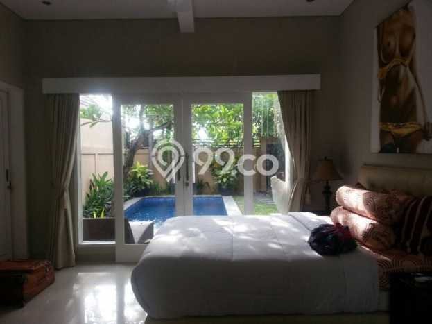 Rumah Mewah LB 150m2 Siap Huni Desain Elegan di Seminyak, Badung Rumah Mewah LB 150m2 Siap Huni Desain Elegan di Seminyak, Badung