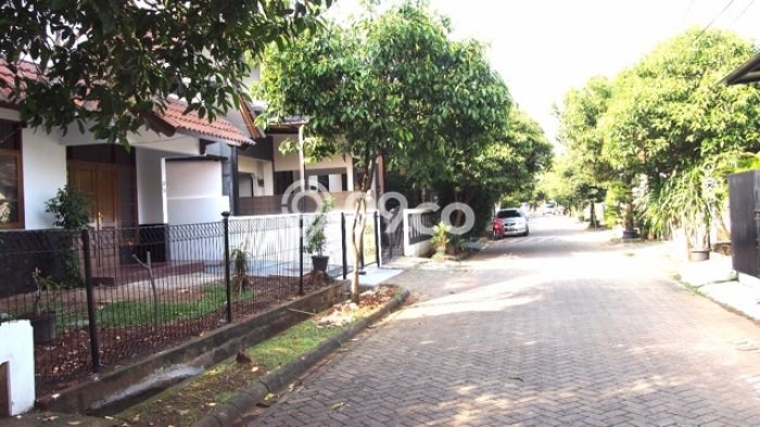 Rumah Bagus kawasan Kemang Pratama, Bekasi, LT 180m² Bangunan 90m² DIJUAL CEPAT! Rumah Bagus kawasan Kemang Pratama, Bekasi, LT 180m² Bangunan 90m² DIJUAL CEPAT!