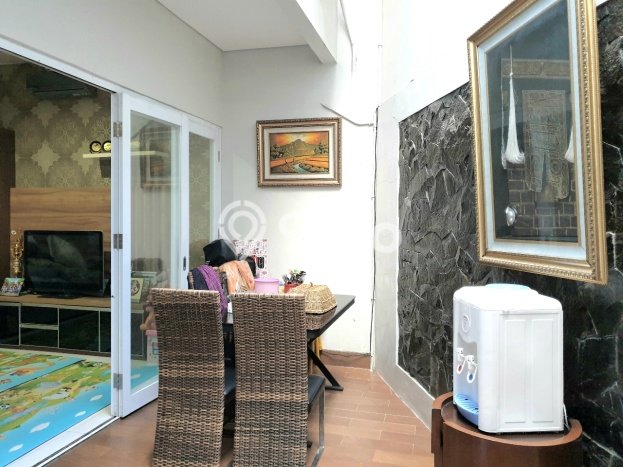Rumah dengan Lokasi Strategis 3 KT di Bintaro, Tangerang Selatan Rumah dengan Lokasi Strategis 3 KT di Bintaro, Tangerang Selatan