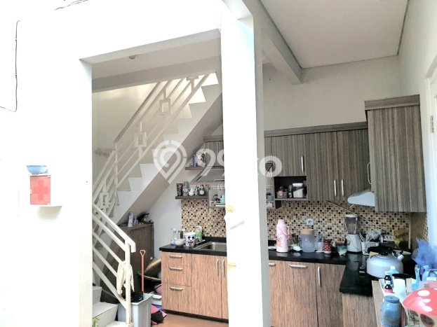 Rumah dengan Lokasi Strategis 3 KT di Bintaro, Tangerang Selatan Rumah dengan Lokasi Strategis 3 KT di Bintaro, Tangerang Selatan