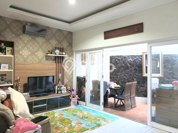 Rumah dengan Lokasi Strategis 3 KT di Bintaro, Tangerang Selatan Rumah dengan Lokasi Strategis 3 KT di Bintaro, Tangerang Selatan