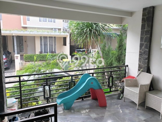 Rumah dengan Lokasi Strategis 3 KT di Bintaro, Tangerang Selatan Rumah dengan Lokasi Strategis 3 KT di Bintaro, Tangerang Selatan