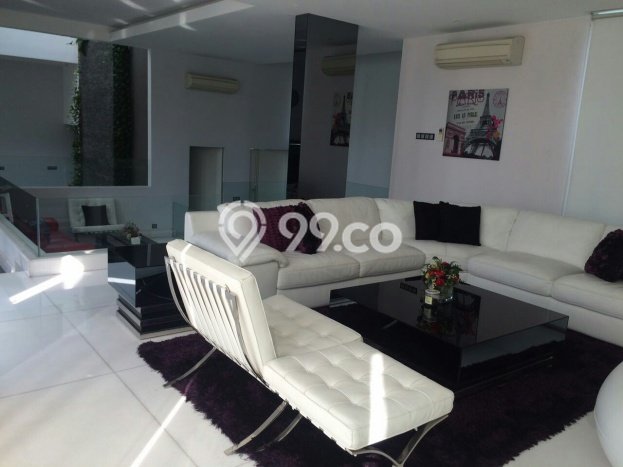 Jual Rumah Luas Elegan Dengan View Eksklusif di Graha, Surabaya Jual Rumah Luas Elegan Dengan View Eksklusif di Graha, Surabaya