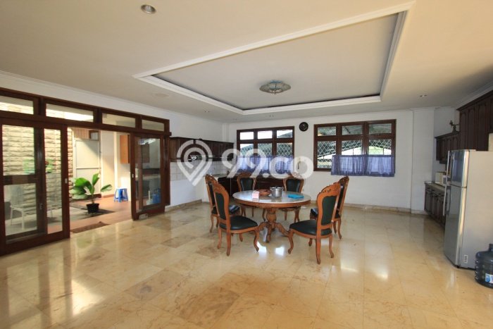 Siap Huni Rumah Mewah 4 Kamar di Kebayoran Lama Dekat ke Mana Saja Siap Huni Rumah Mewah 4 Kamar di Kebayoran Lama Dekat ke Mana Saja