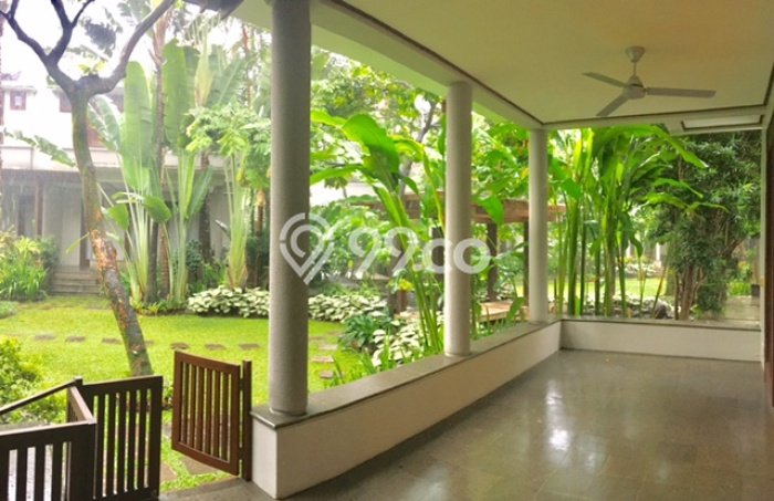 Hunian Minimalis dengan LT 200m2 & LB 250m2 Disewakan di Cipete Hunian Minimalis dengan LT 200m2 & LB 250m2 Disewakan di Cipete